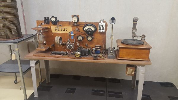 De eerste Nederlandse radio-uitzending