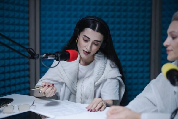 Waarom politieke ochtendshows op de radio het ritme van het Binnenhof bepalen