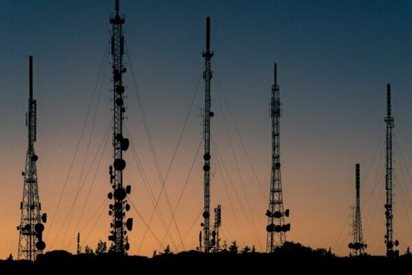 De frequentieveiling van 2023: Hoe het Nederlandse radiolandschap werd herschikt